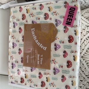 Queen mushroom  Sheet Set - Multicolor